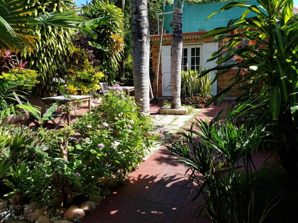 Hotel Chez Papa Daya Saint Pierre Esterno foto