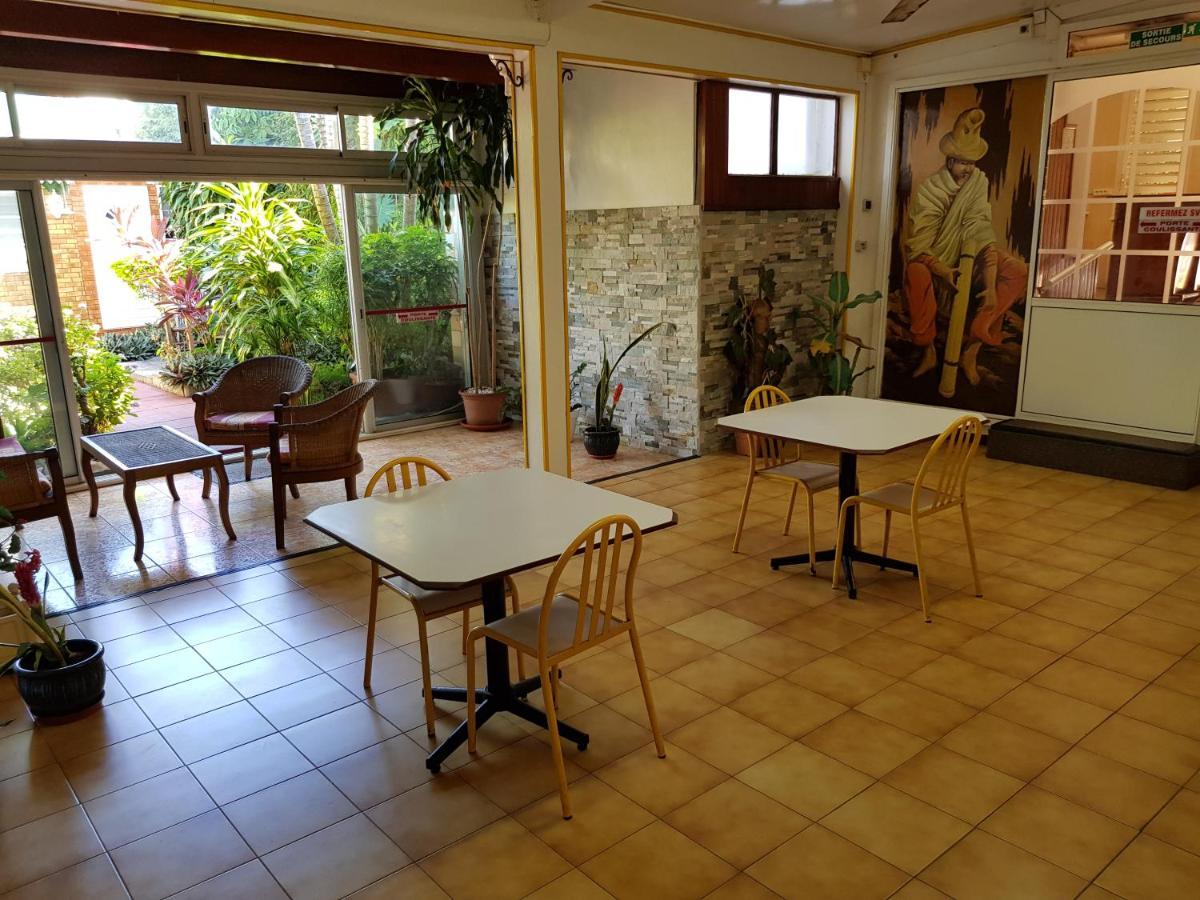 Hotel Chez Papa Daya Saint Pierre Esterno foto
